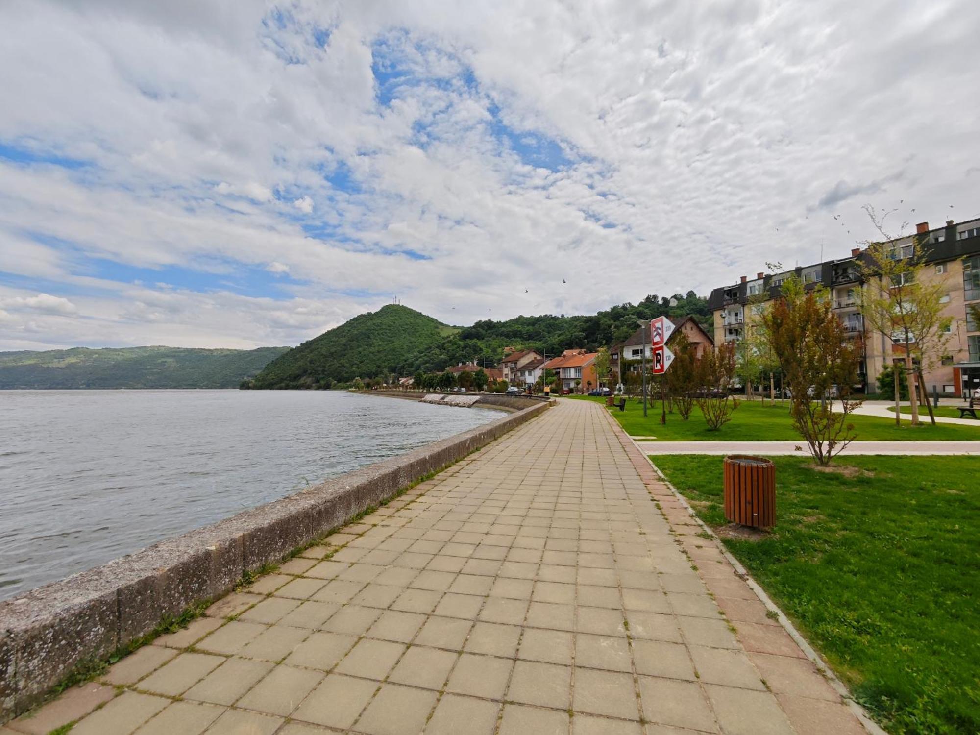 Apartman Julija Donji Milanovac Exterior photo